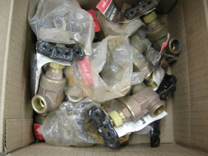 lot 98 image: Brass 12 Gate Valves