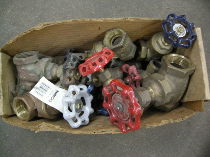 lot 101 image: Assorted Brass Gate Valves