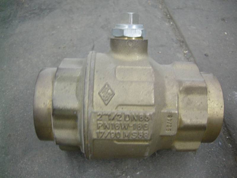 lot 113 image: Large Brass Valve
