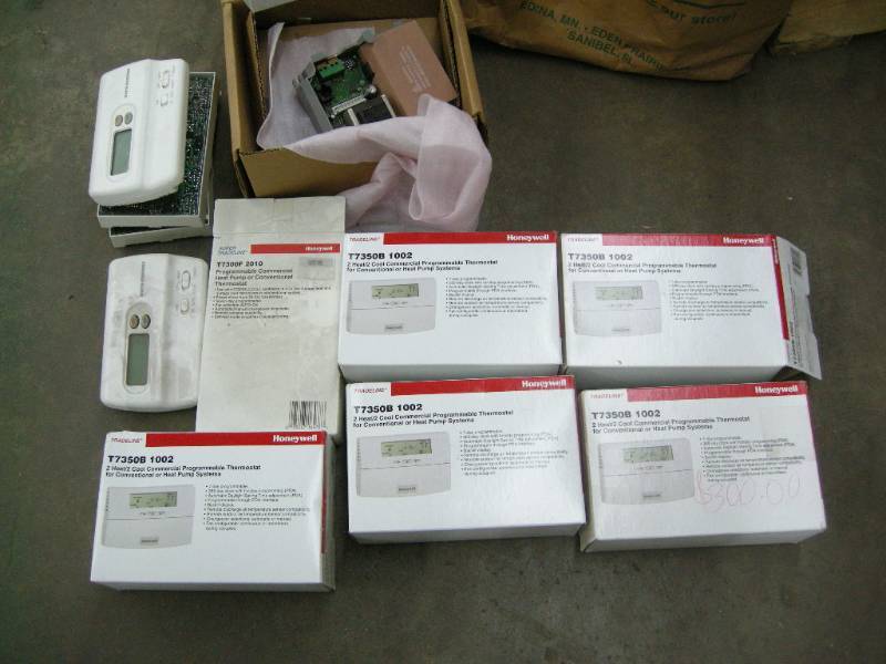 lot 120 image: Honeywell Thermostats