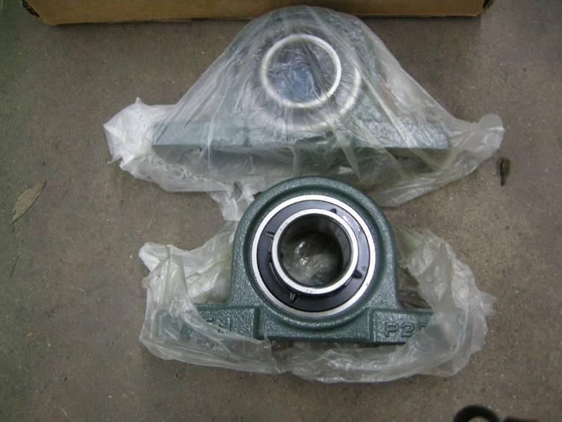 lot 121 image: Pair Motor MountsPillow Block Housings
