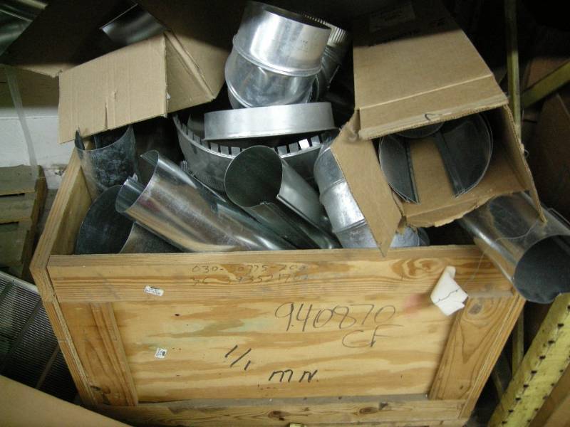 lot 127 image: Large lot of duct work