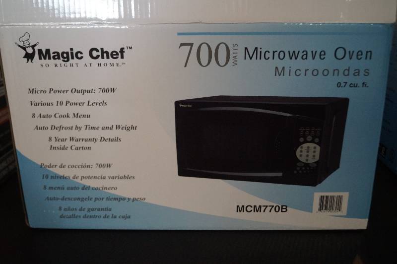 Magic Chef - 0.7 Cu. Ft. Compact Microwave - Black