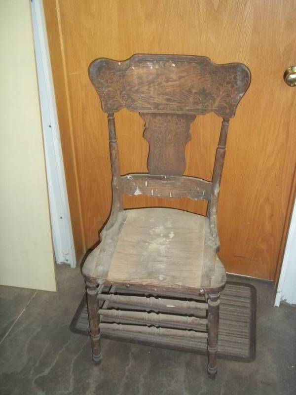 1 Antique Wood Chair