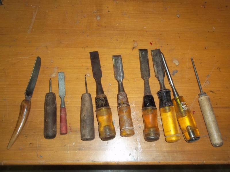 Lot of 10 Chisels