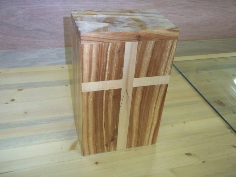 Wood Urn 11x4 34x7