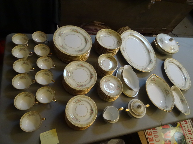 lot 1 image: Noritaki Gramatan China Set 84 Pieces