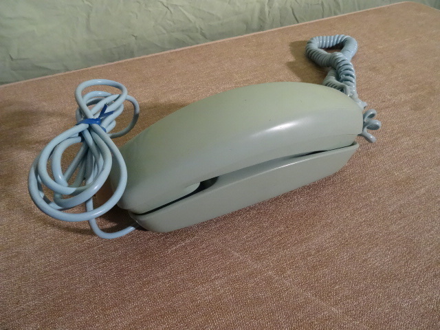 lot 7 image: Vintage Wall Hanging Rotary Phone