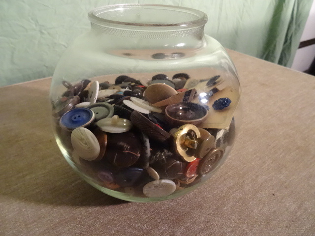 lot 15 image: Fish Bowl Full of Misc Buttons