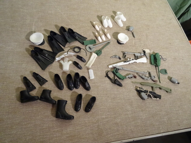 lot 16 image: Misc GI Joe Doll Accessories
