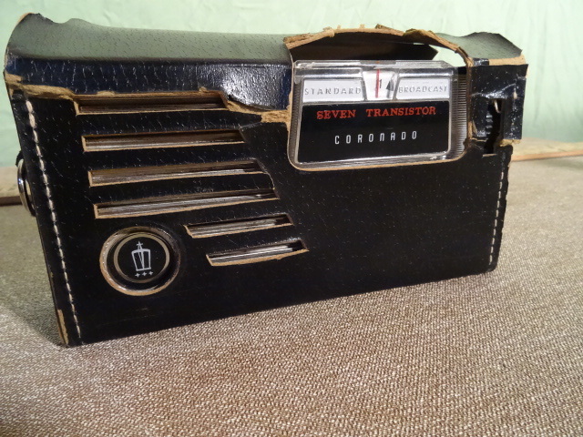 lot 23 image: Coronada Seven Transistor Radio