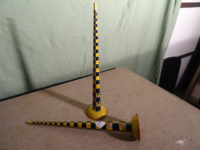 lot 29 image: Vintage Metal Toy Trumpets