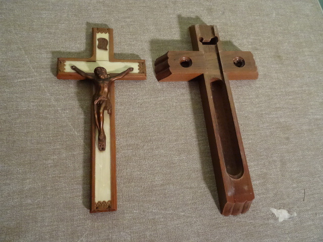 lot 41 image: Wood Wall Hanging Crucifix
