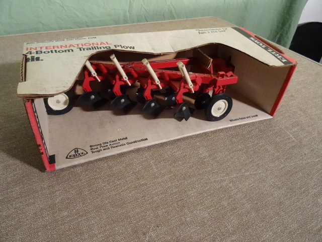 lot 48 image: International 4 Bottom Trailing Plow