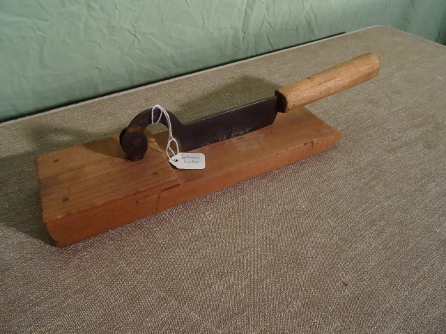 lot 54 image: Vintage Plug Cutter