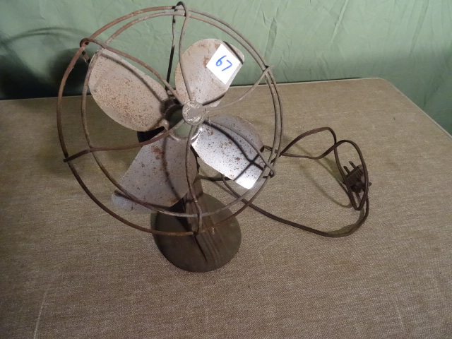 lot 67 image: Vintage Fan