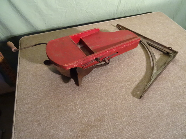 lot 69 image: Vintage Hand Sealer No Bag