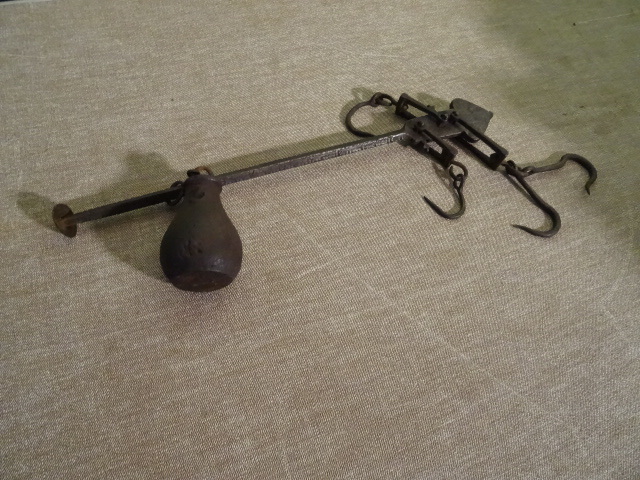 lot 76 image: Vintage Weight Scale