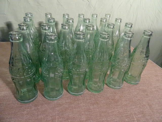 lot 85 image: 24 Coca Cola Pop Bottles