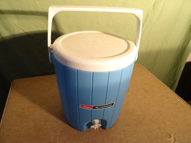 lot 90 image: Coleman Round About Drink Cooler