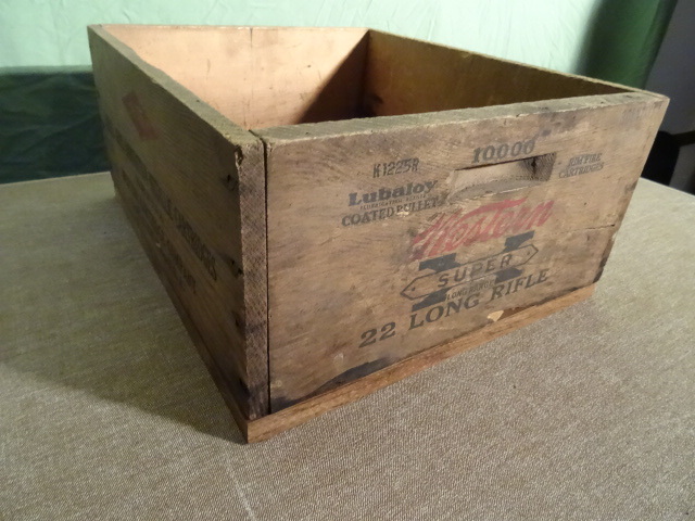 lot 96 image: Western Ammo Crate