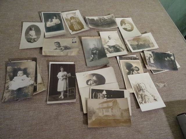 lot 102 image: Misc Photo Post Cards