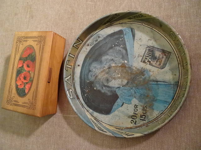 lot 108 image: Wood Box Vintage Cigarette Metal Tray