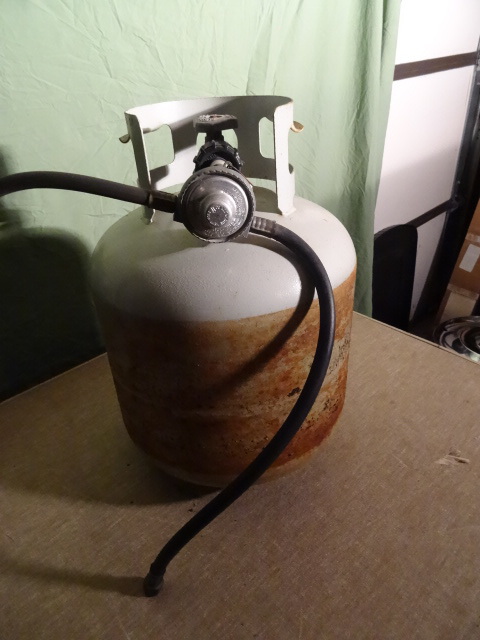 lot 124 image: New Style 20 Lb. Propane Tank