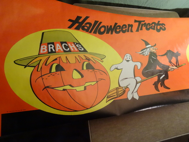 lot 130 image: 1987  Brachs Candy Banner 15