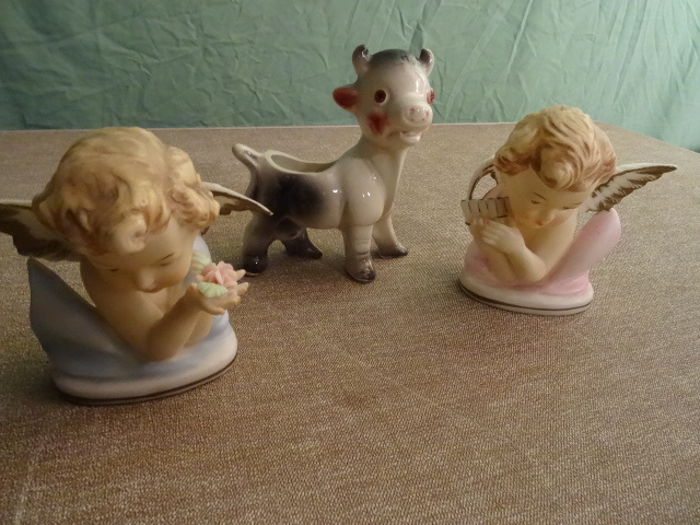 lot 143 image: 2 Angel Ceramic Figurines