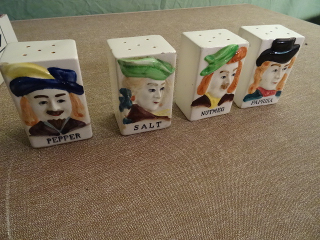 lot 155 image: Spice Shaker Set