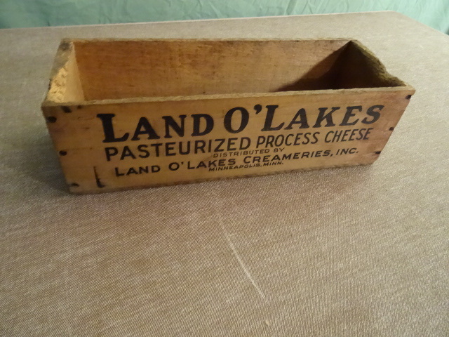 lot 189 image: Land O Lakes Cheese Box