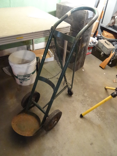 lot 199 image: 3 Wheeled Welding Tank Cart