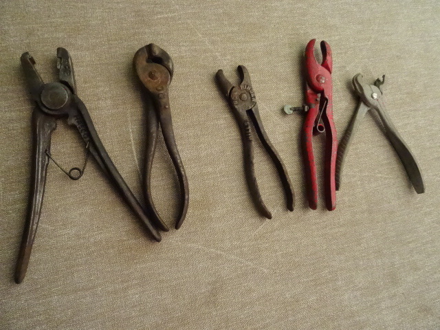lot 204 image: Misc Vintage Hog Ring Pliers