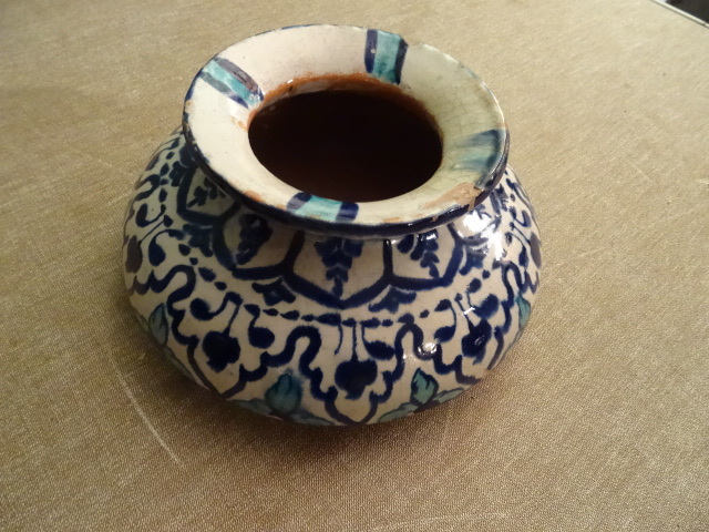 lot 219 image: Pottery Spittoon