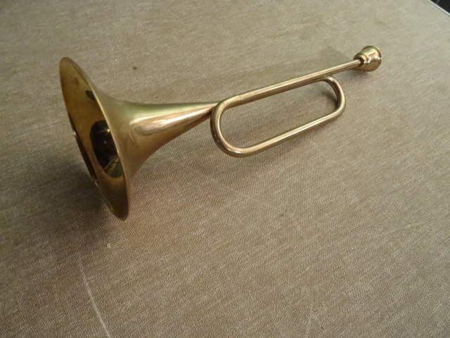 lot 225 image: Brass Decorative Bugle
