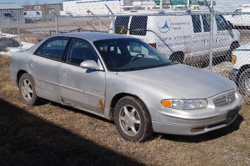 lot 5 image: 2001 Buick Regal