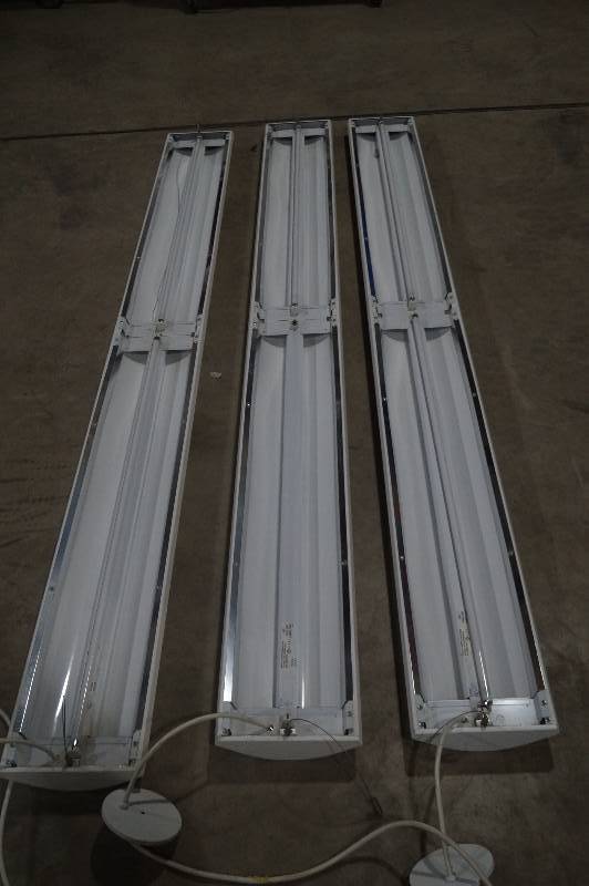 lot 14 image: Florescent Light Fixtures