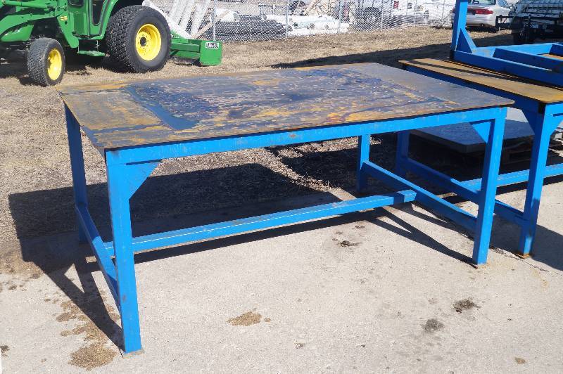 lot 17 image: Welding Bench