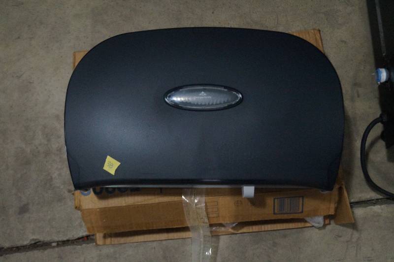 lot 38 image: Toilet Paper DispenserToaster