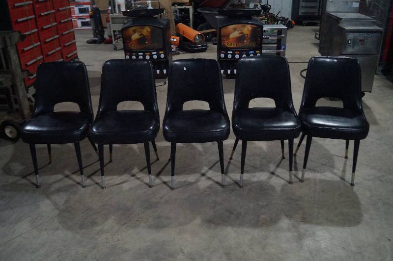 lot 39 image: 5 Vinyl Chairs