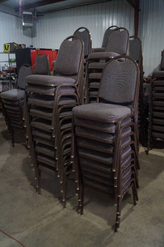 lot 31 image: 20 Stackable Padded Chairs