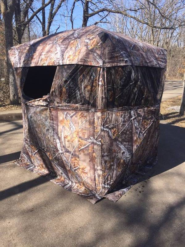 lot 2 image: Invisi-Bull 2-Person Ground Blind