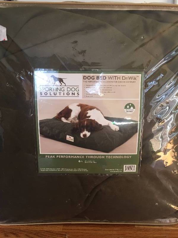 lot 44 image: Sporting Dog - Dog Bed