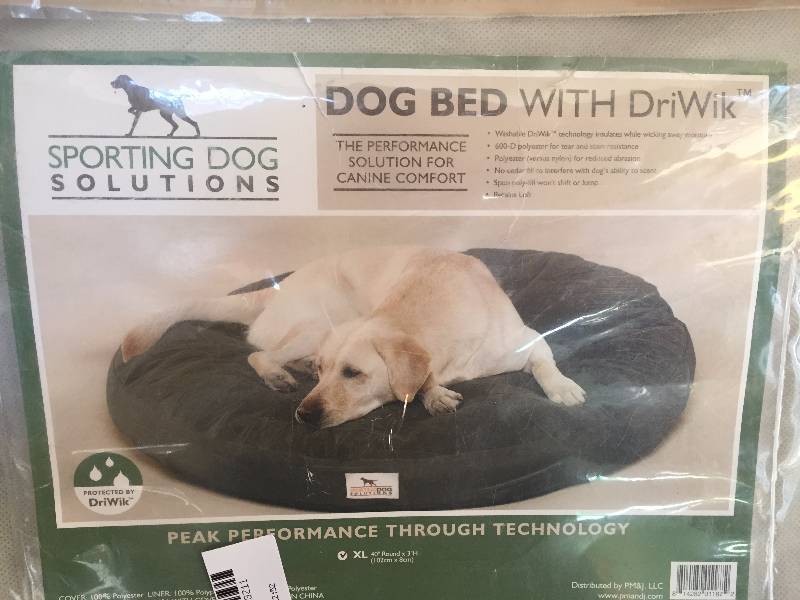lot 45 image: Sporting Dog - Dog Bed
