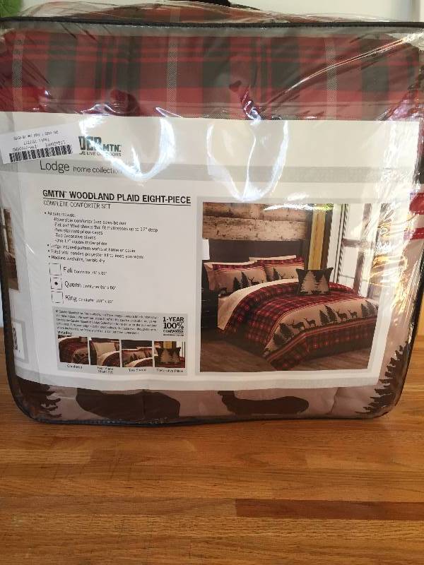 lot 46 image: Gander Mountain - Queen  Comforter Set