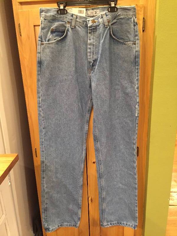 lot 84 image: Gander Mountain Jeans - Size 32 x 32