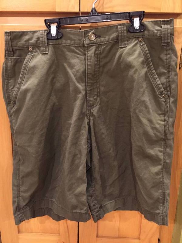 lot 87 image: Carhartt - Shorts Size 34