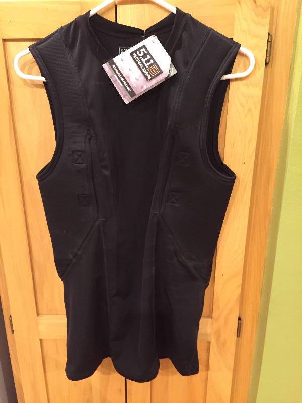 lot 97 image: 5.11 - Holster Shirt - Size Large