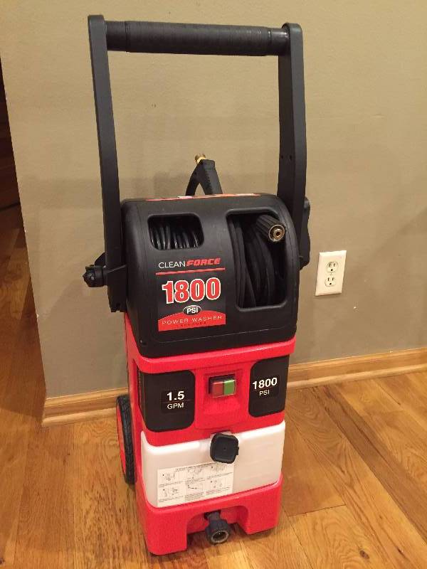 lot 99 image: Clean Force 1800 PSI Pressure Washer